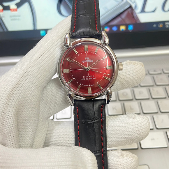 Vintage 1983 Roamer Manual Mens Silver Watch W/Leather Strap & Red accents - Picture 2 of 7